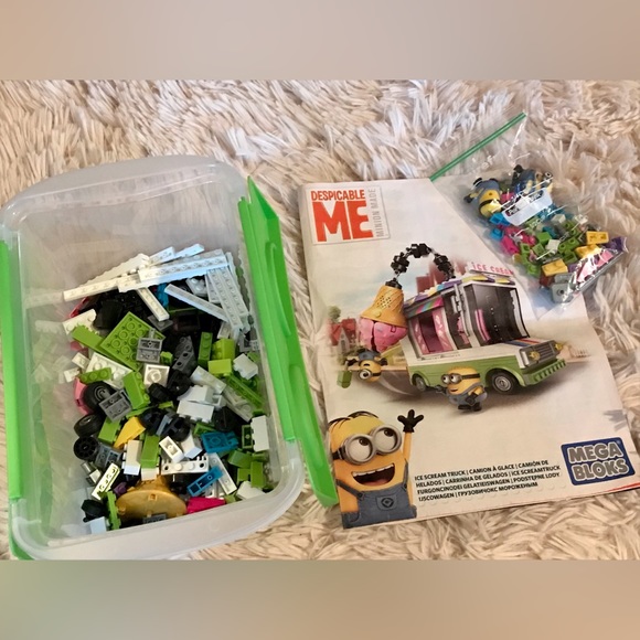 Lot MEGA BLOKS MINIONS Building Block Sets Dinosaur Ice Cream Truck Hot Dog Cart - Picture 5 of 16